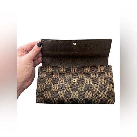 LOUIS VUITTON Damier Ebene Sarah Wallet - Picture 9 of 16
